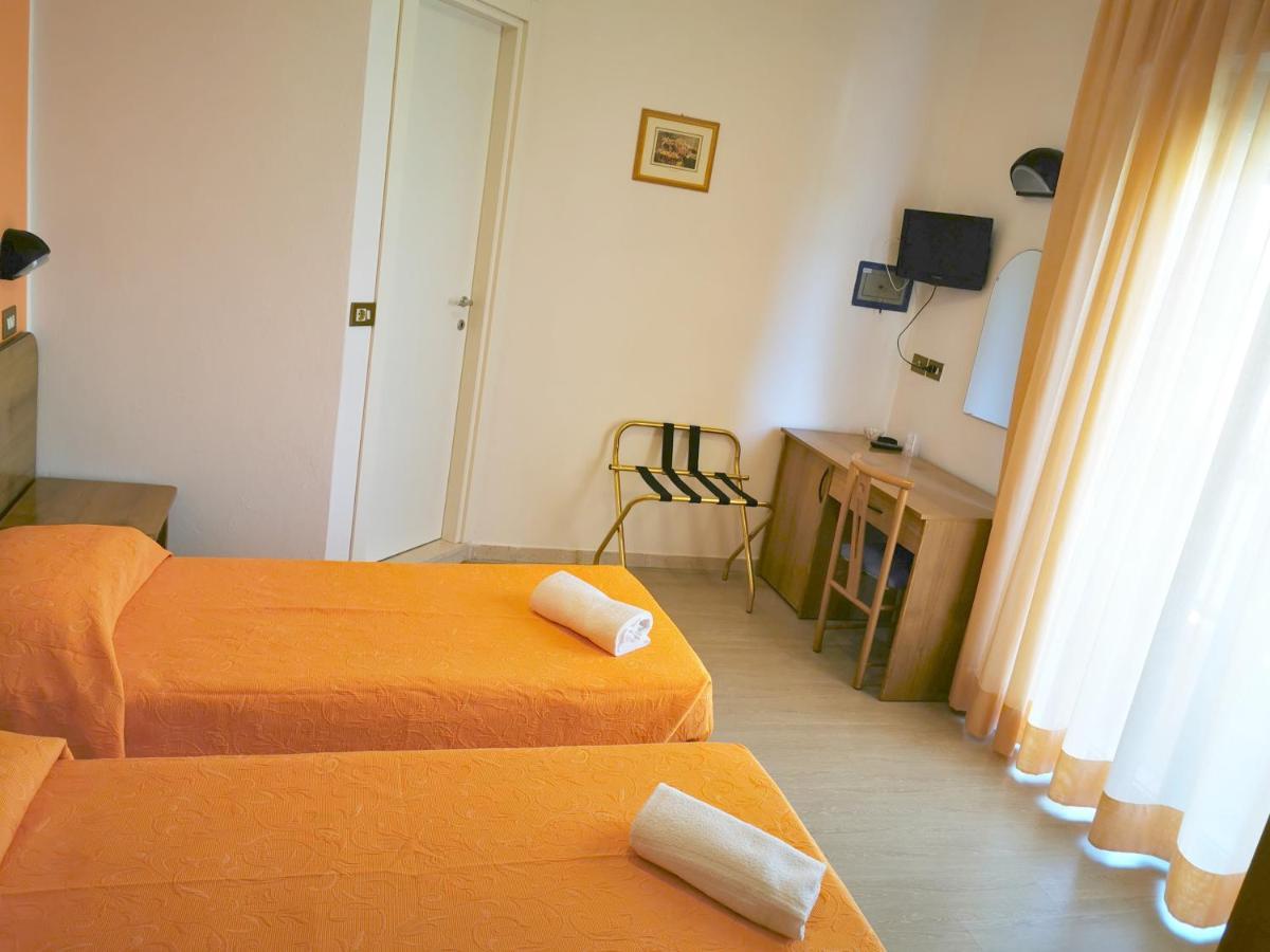 Hotel Tivoli Misano Adriatico Buitenkant foto