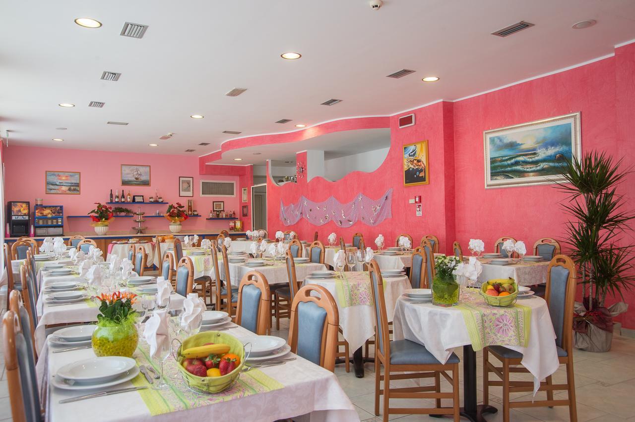 Hotel Tivoli Misano Adriatico Buitenkant foto